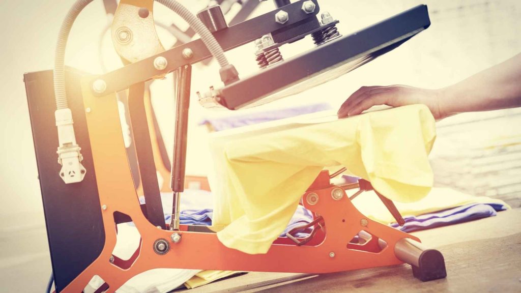 הדפסה על חולצת בית ספר