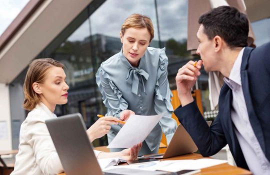 חברת תקשורת2